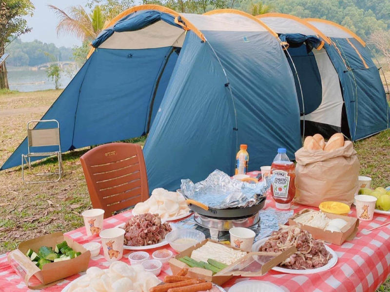 cắm trại ở Đồng Mô ăn gì?