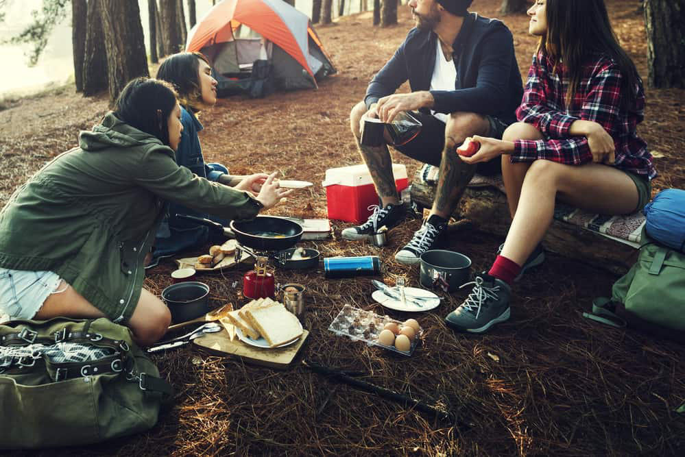 đi cắm trại ở trong rừng